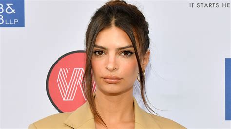 Emily Ratajkowski Shuts Down Rumors That She Got。